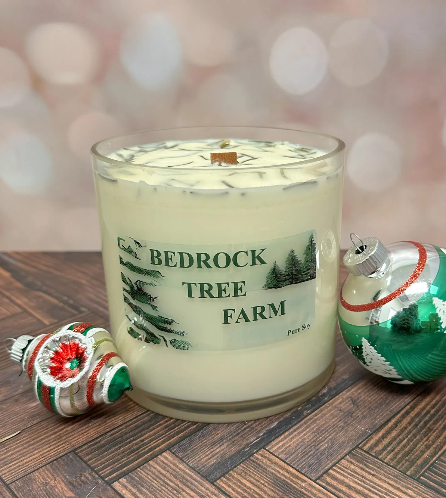 Bedrock Tree Farm 32 oz Fir Needle Scented Christmas Candle V32NAT