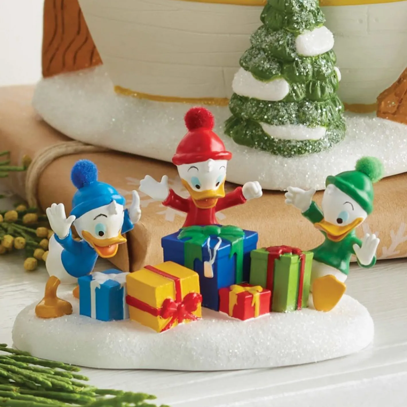 Department 56 Disney Village Thank You, Uncle Donald! Figure 6013678