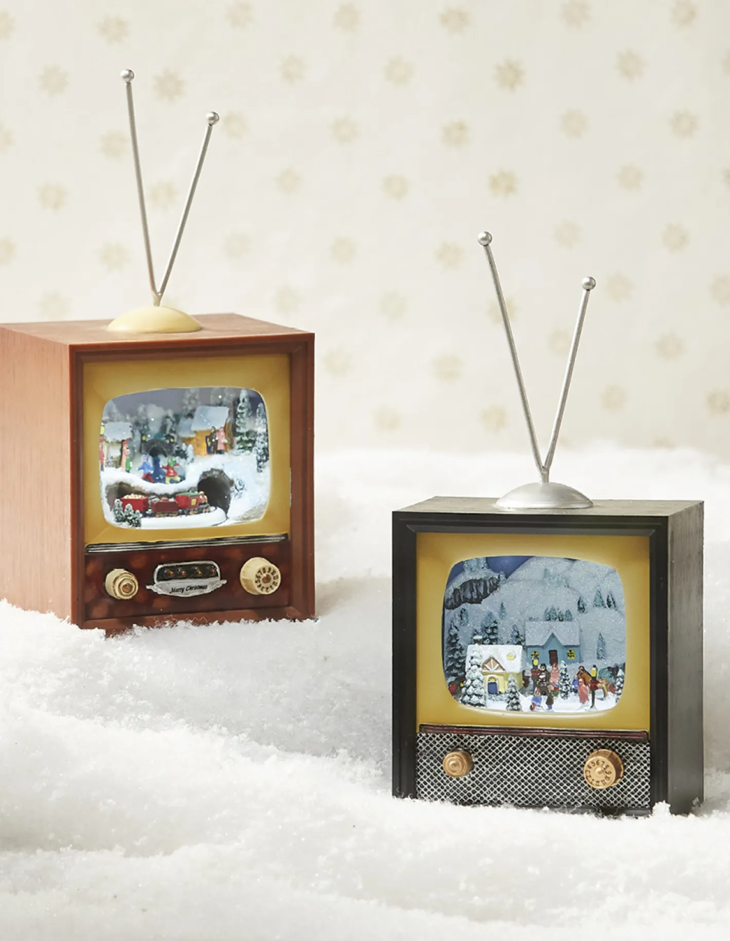 Raz Imports Raz 10" Animated Musical Television Christmas Decoration 3516162