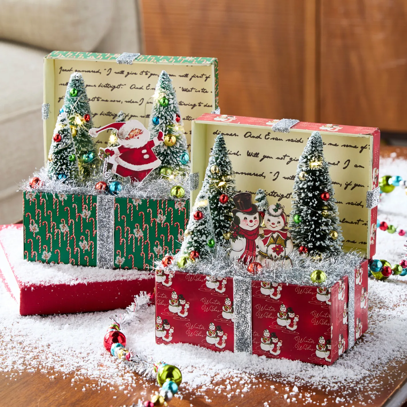 Raz Imports Raz 7" Lighted The Magic of Christmas Vignette Vintage Present Figure 4519124 New