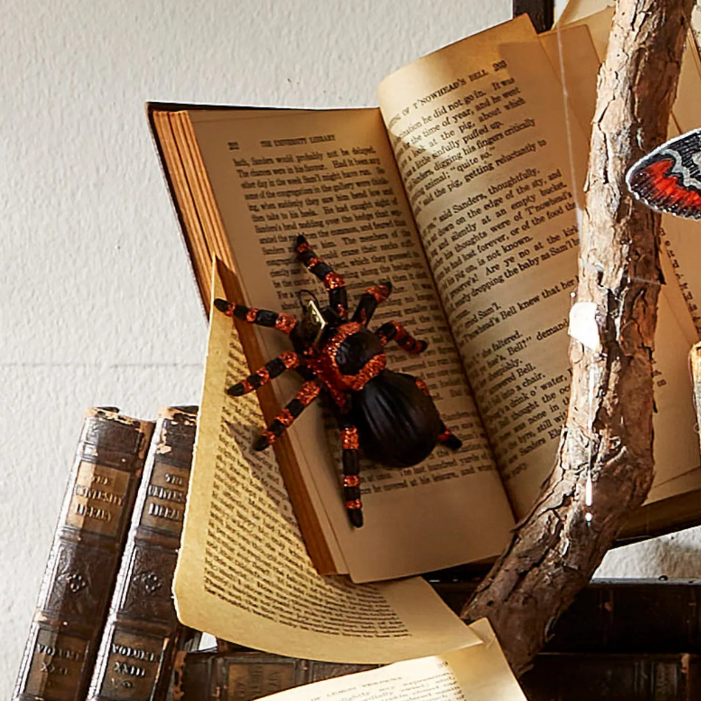 Raz Imports Raz Eric Cortina 4" Along Came A Spider Glass Halloween Ornament 4453115 New