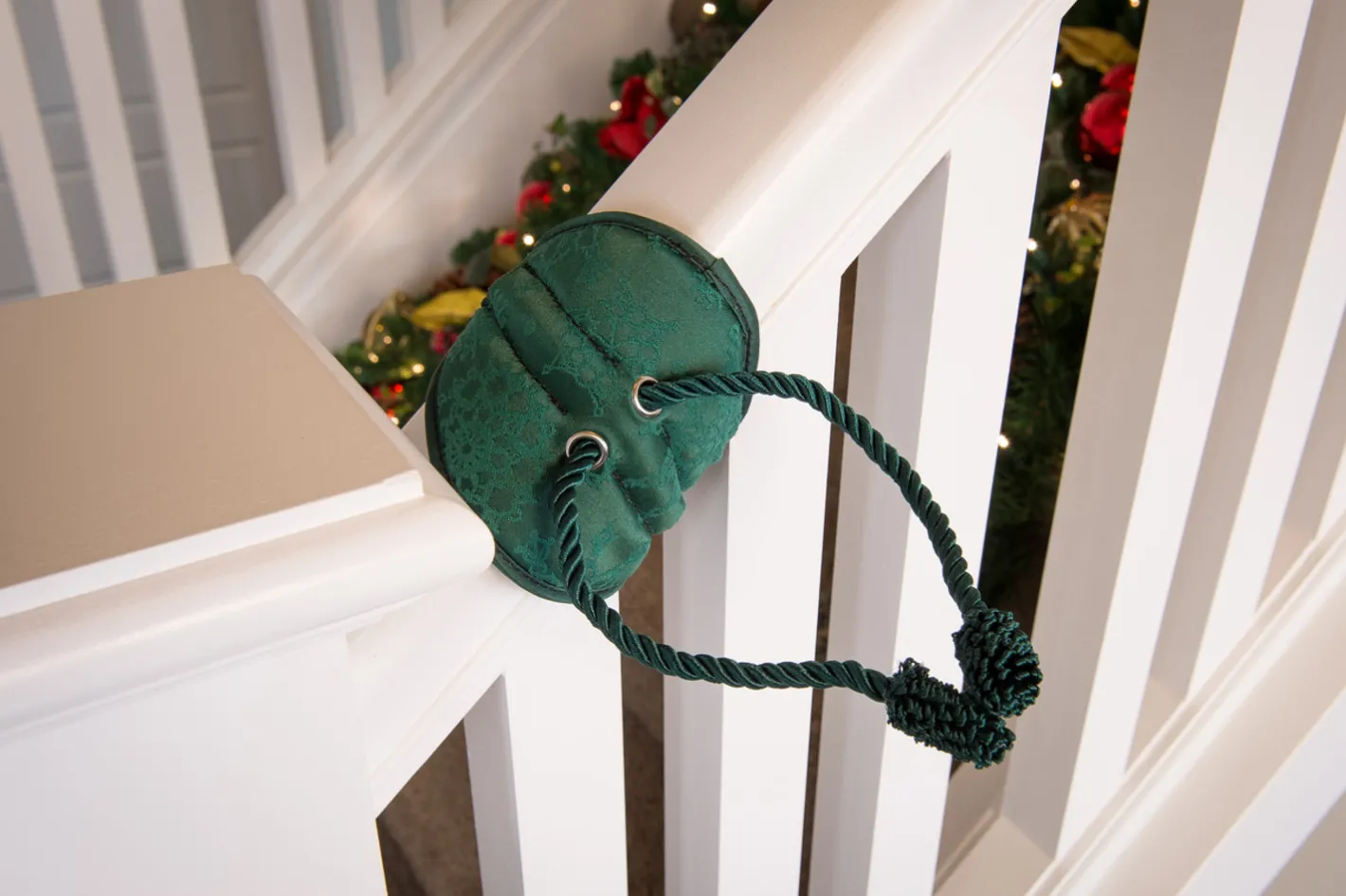 Village Lighting Bannister Protecting Garland Ties V-11099-DLX Hot