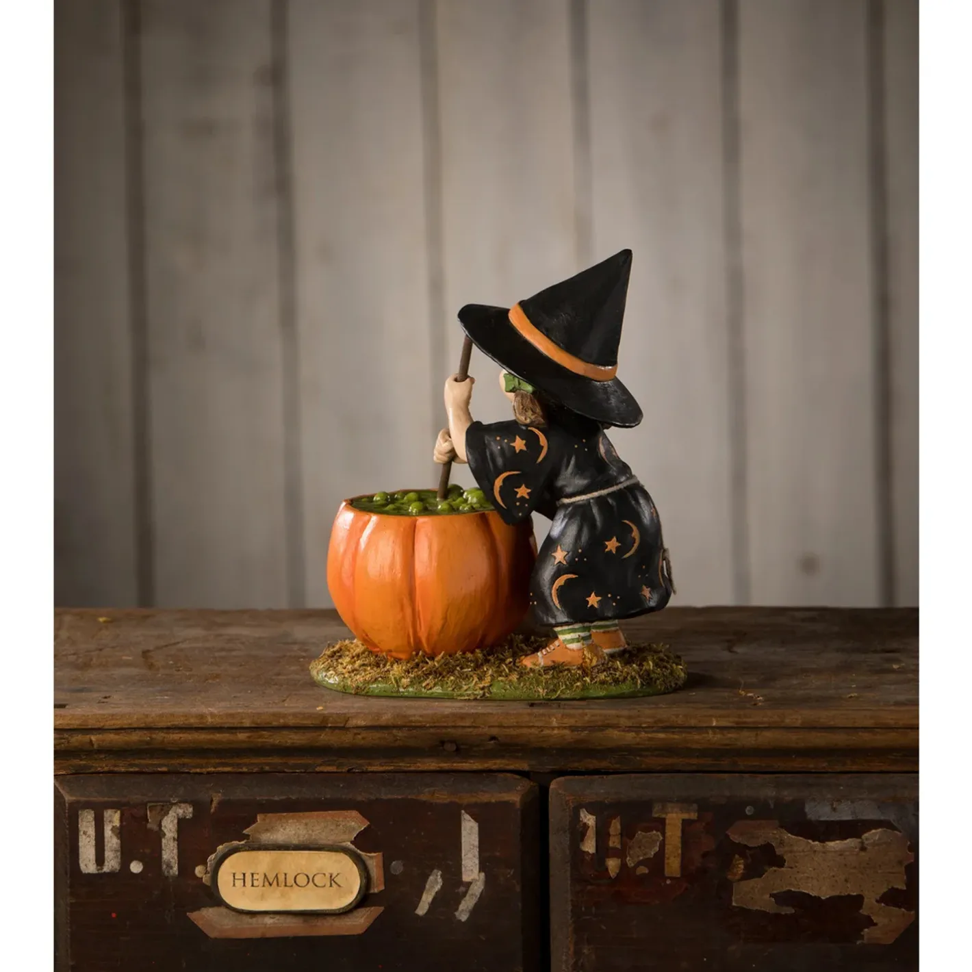 Bethany Lowe 5.75" Pumpkin Brewing Piper Halloween Witch Figure TD3136 Clearance