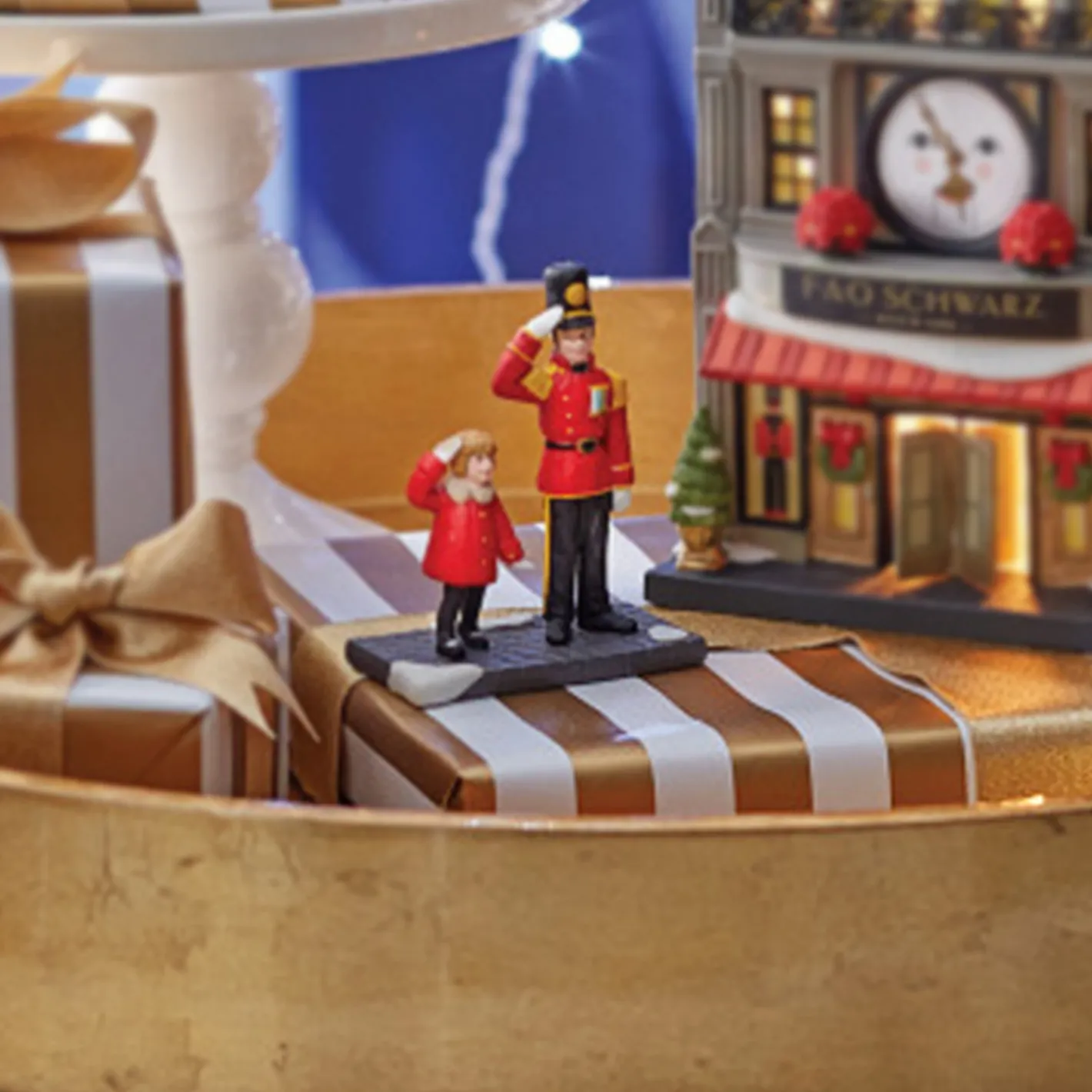 Department 56 Christmas In The City Village Joining Forces Figure 6007587 New