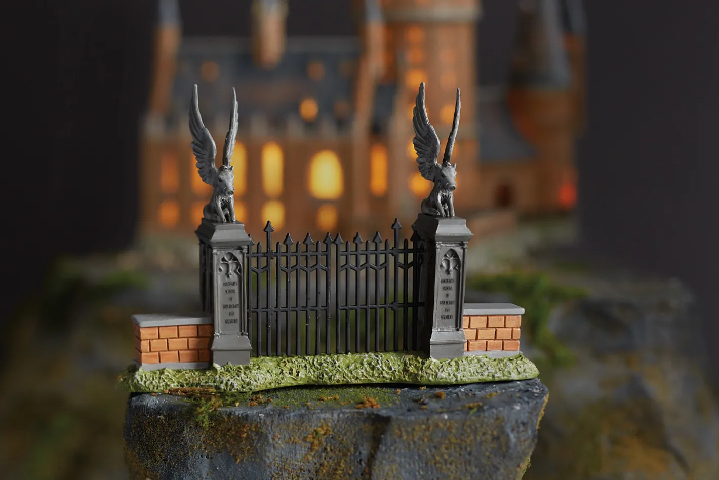 Department 56 Harry Potter Village Hogwart's Gate 6009830 Clearance