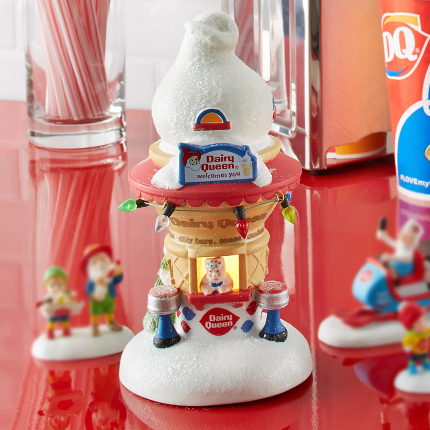 Department 56 North Pole Village Santa's DQ Cone House 4054968 Hot